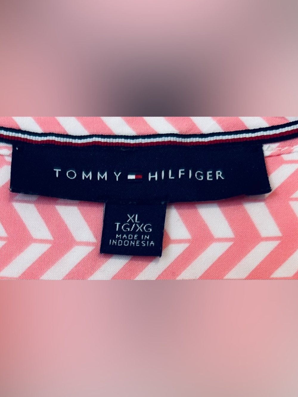 Tommy Hilfiger Pink & White Chevron Blouse V-Neck Smocked Shoulder XL - Picture 4 of 5